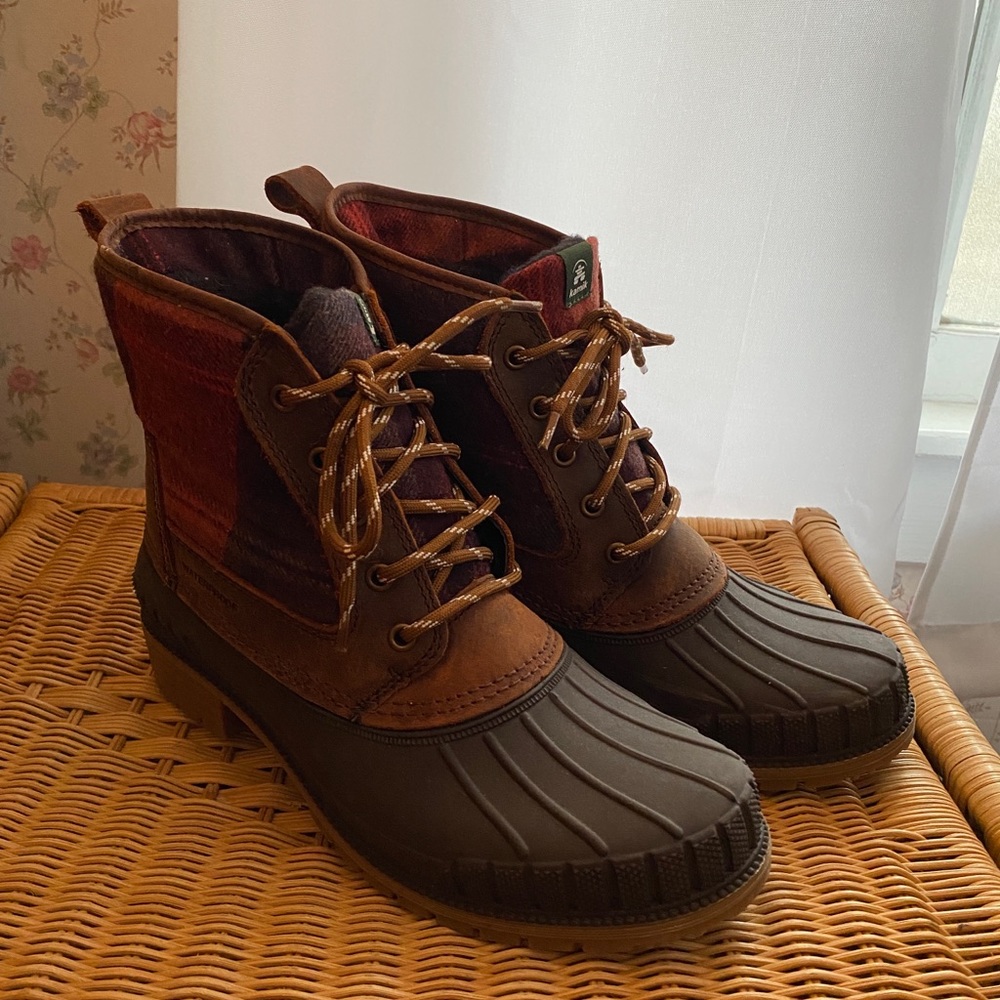 Kamik size 10 hiking boots